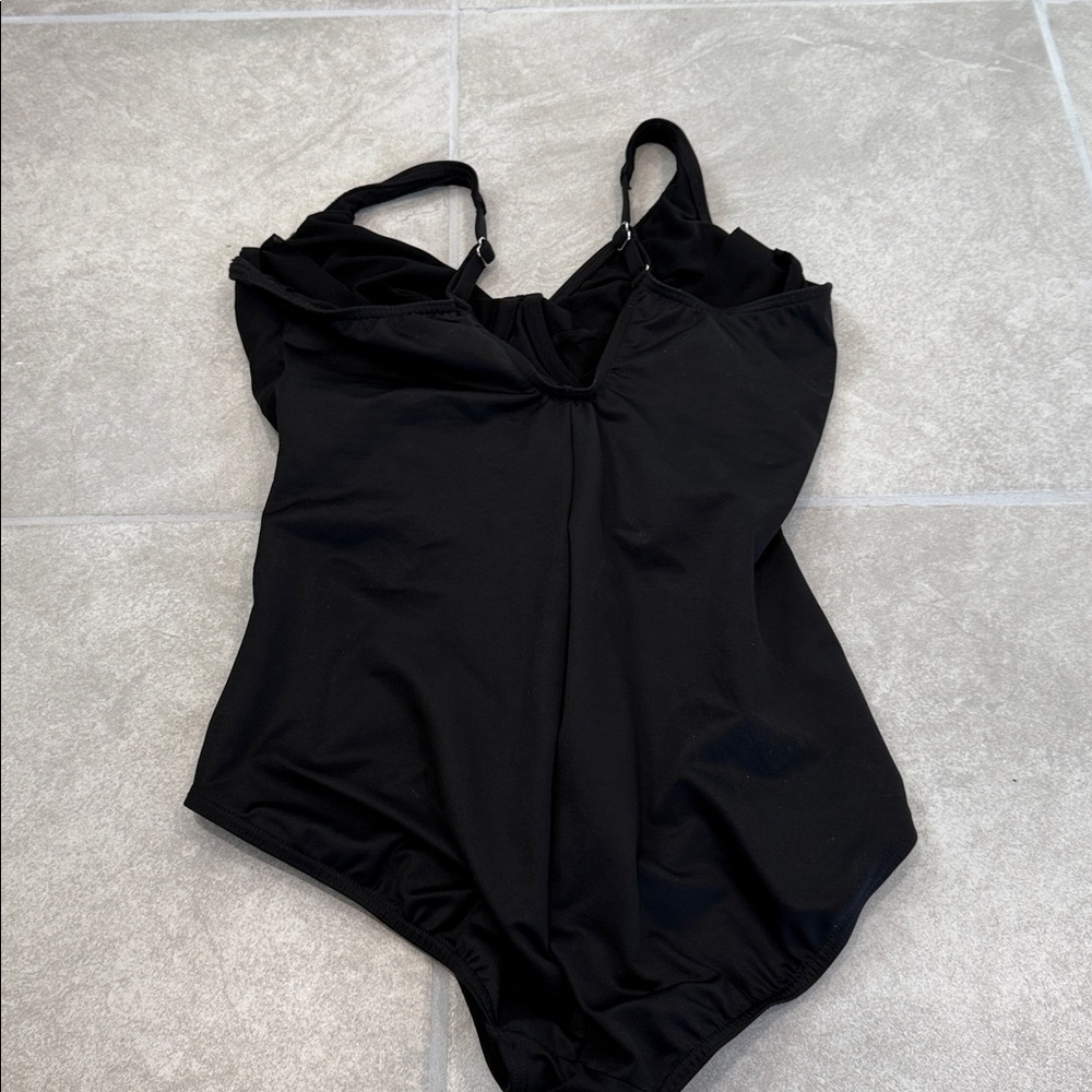 Ready to look one or two sizes slimmer? Miraclesuit is ready for you! - Picture 4 of 5